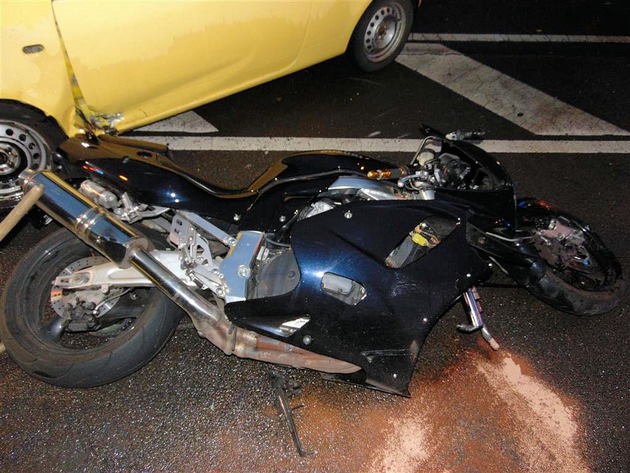 POL-PPWP: Kaiserslautern: Motorradfahrer bei Unfall schwer verletzt