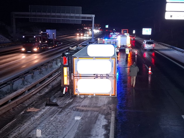 FW-ROW: Sattelzug verunfallt auf A1