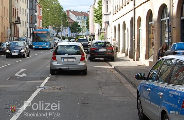 POL-PPWP: Kaiserslautern: Auf die Straße gelaufen - von Auto erfasst