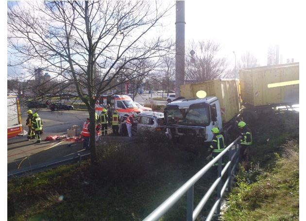 POL-PDWO: Schwerer Verkehrsunfall auf der B 9 bei Worms