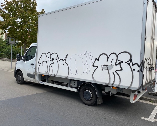 POL-PDNW: Fahrzeug mit Graffiti besprüht - Zeugen gesucht