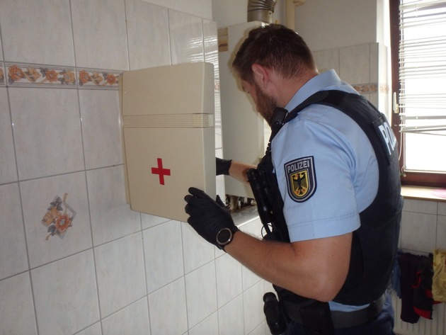 BPOL-HB: Bundespolizei durchsucht vier Wohnungen in Bremerhaven