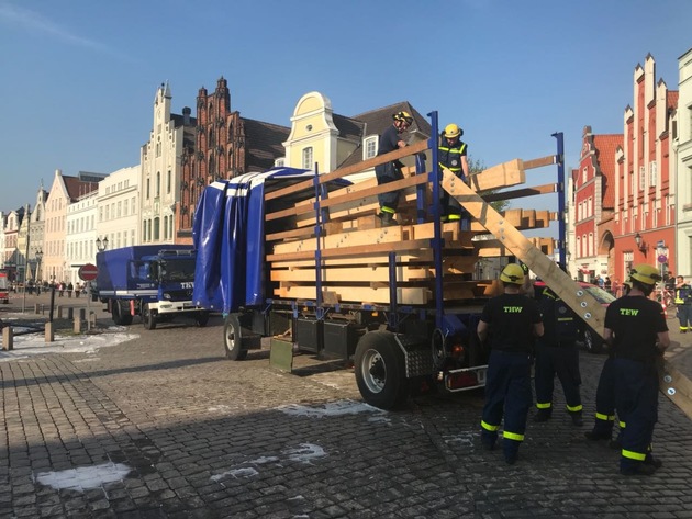 THW-HH MV SH: Abstützeinsatz nach Brand in Wismarer Altstatdt