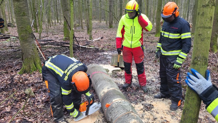 FW-WRN: Erfolgreicher Motors&auml;genlehrgang der Freiwilligen Feuerwehr Werne