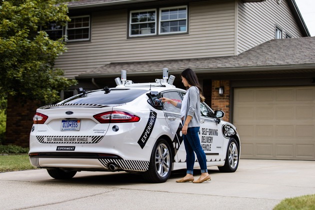 Ford und Domino&apos;s erproben erstmals die Pizza-Auslieferung in autonom fahrenden Autos (FOTO)