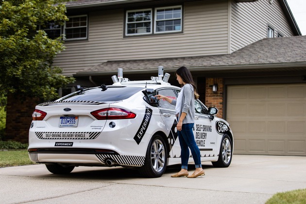 Ford und Domino&#039;s erproben erstmals die Pizza-Auslieferung in autonom fahrenden Autos (FOTO)