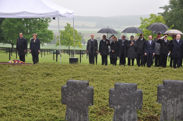 100 Jahre Schlacht um Verdun / Merkel und Hollande gedenken der Gefallenen auf deutscher Kriegsgräberstätte Consenvoye