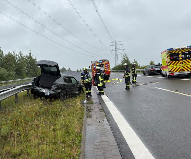 POL-STD: Einbruch in Himmelpfortener Vereinsheim und Kindertagesstätte, Mehrere Fälle von Betrug an der Haustür in Buxtehude, Ford Capri bei Unfall auf der Autobahn 26 total beschädigt