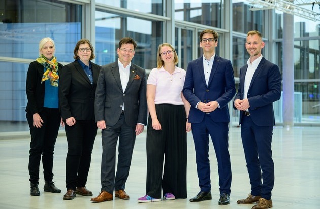 ADKA Bundesverband Deutscher Krankenhausapotheker: Wissenschaft, Innovation und neue K&ouml;pfe / ADKA w&auml;hlt erstmals Juniorpr&auml;sidentin und stellt Weichen f&uuml;r die Zukunft der Krankenhauspharmazie