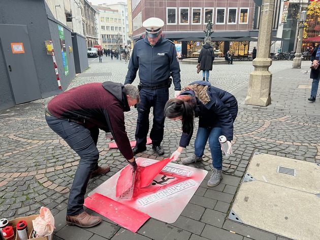 POL-BN: Taschendiebstahl in der Bonner Innenstadt und in Bad Godesberg - Polizei informiert mit großflächigen Warnhinweisen in den Fußgängerzonen