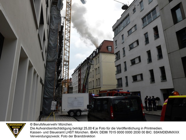 FW-M: Zimmerbrand in einer Dachgeschosswohnung (Altstadt-Lehel)