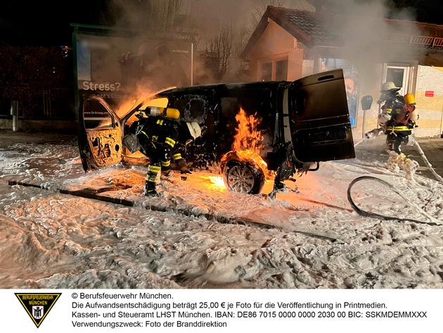 FW-M: Fahrzeugbrand erfordert ungewöhnliche Maßnahmen (Pasing-Obermenzing)