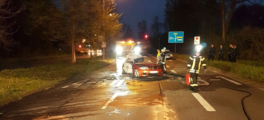FW-MH: PKW nach Verkehrsunfall in Vollbrand #fwmh