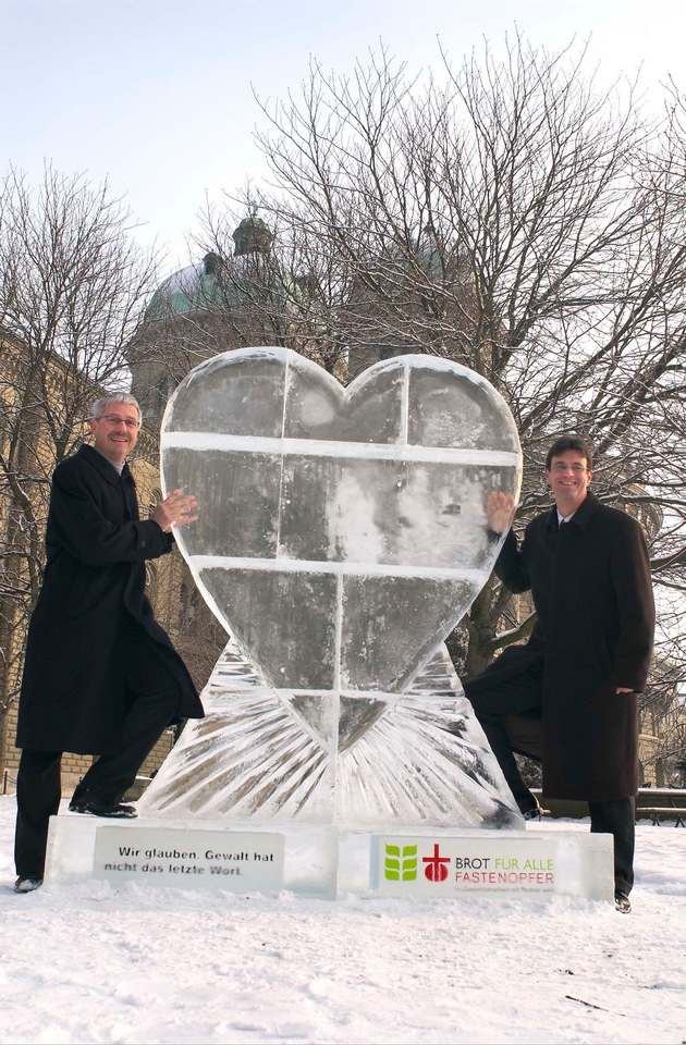 Fastenopfer: Ein Herz aus Eis und 100&#039;000 Rosen