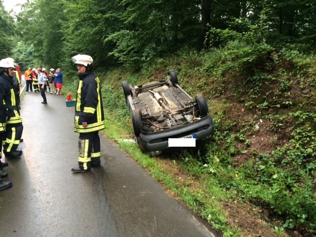 FW-Stolberg: Schwerer Verkehrsunfall und zwei ausgelöste Brandmeldeanlagen