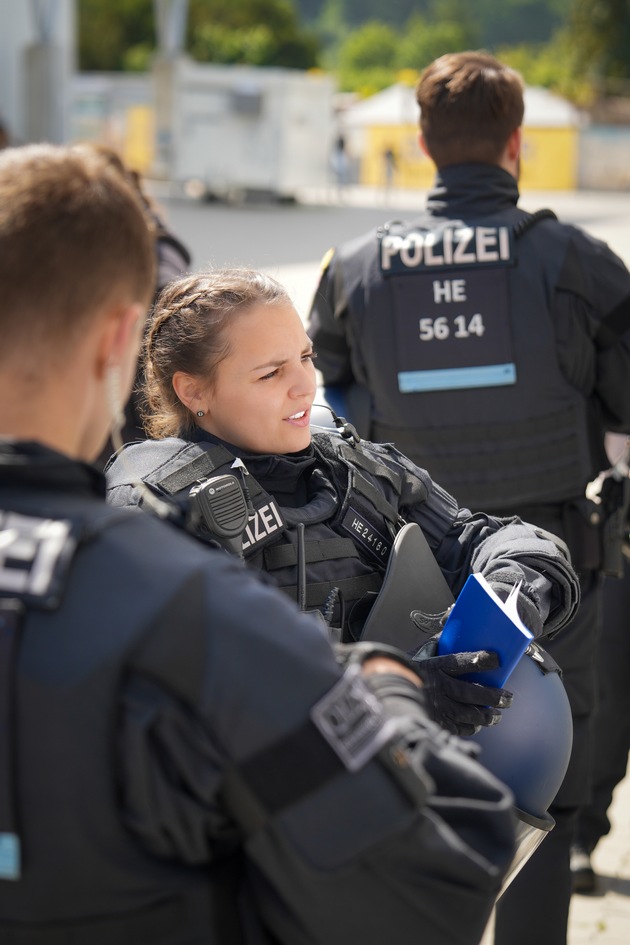 POL-DA: Darmstadt: Für den Ernstfall vorbereitet / Große Polizeiübung im Fußballstadion