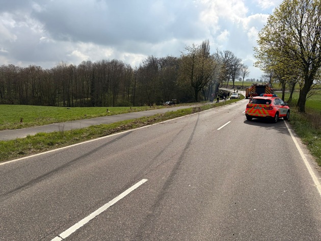 FW Hennef: Verkehrsunfall in Hennef-Westerhausen - Zwei Leichtverletzte