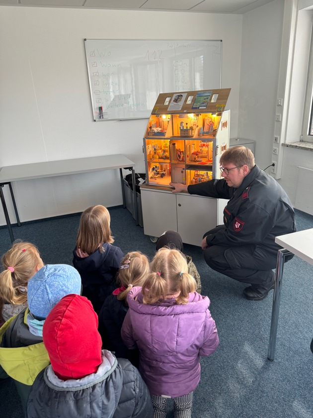 FW-SOE: Kindergärten zu Besuch bei der Feuerwehr Soest