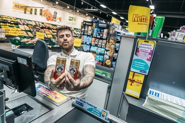 Fan-Moment bei Netto: Reality-Star Gigi Birofio kassiert in Köln