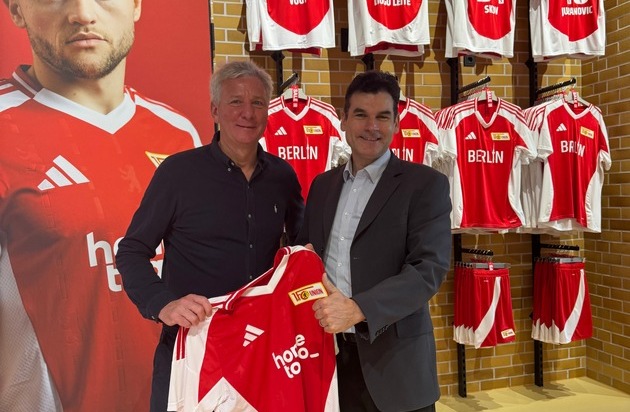 ALEXA feiert Eröffnung des Union-Zeughauses mit Fußball-Fan-Event / Autogrammstunde mit Union Berlin-Profis