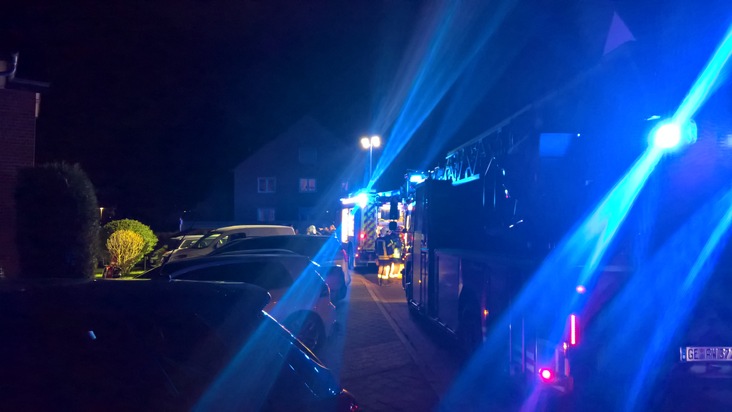FW-GE: Brennende Friteuse sorgt für Feuerwehreinsatz in Gelsenkirchen Erle. Erster Löschversuch durch Nachbarn verhindert größeren Sachschaden.