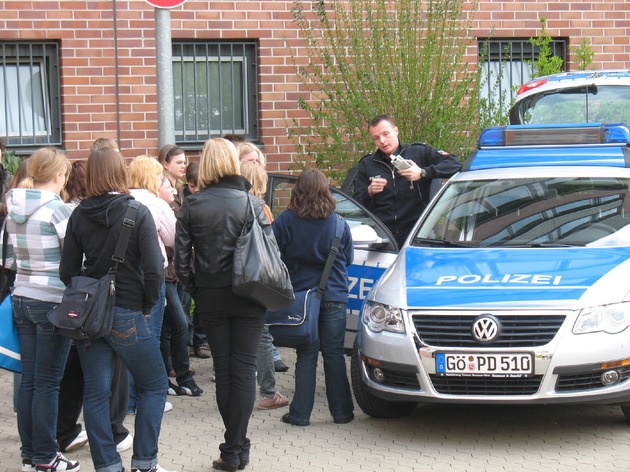 POL-GOE: (383/2008) Zukunftstag für Jungen und Mädchen 2008 voller Erfolg - Rund 100 Mädchen und Jungen besuchen die Polizei Göttingen