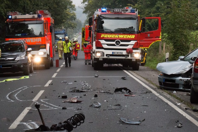 FW Menden: Schwerer Verkehrsunfall mit 5 Verletzten