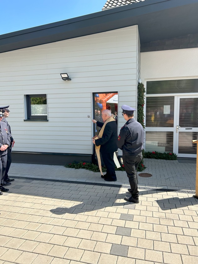 FW-OE: Zahlreiche Gäste bei der Einweihung des neuen Anbaus am Feuerwehrgerätehaus Heinsberg
