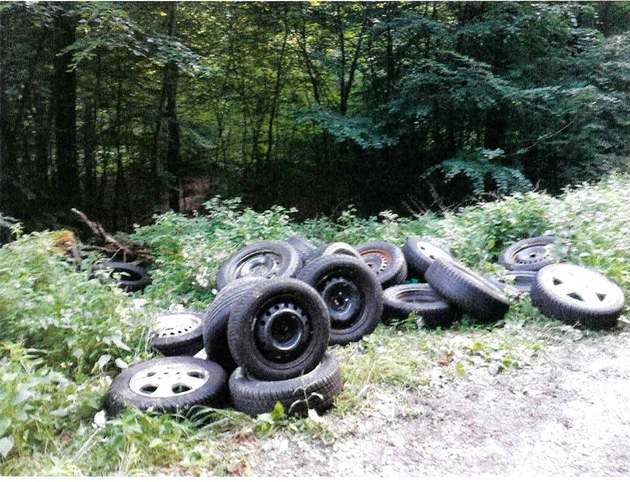 POL-FB: Illegale Reifenentsorgung im Wald zwischen Bodenrod und Maibach