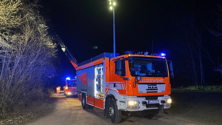 FW-GL: Trotz Absperrung und Warnung - Jugendlicher bricht nachts im Bensberger See ein