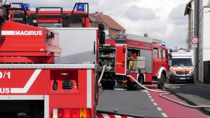 FW Celle: Feuer im Dachstuhl in der Heese