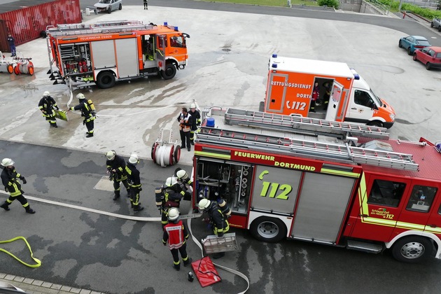 FW-DO: Gemeinsame Übung der Feuerwehr Dortmund und Essen