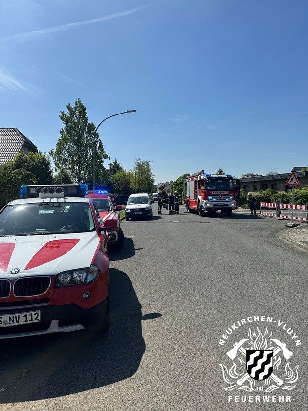 FW Neukirchen-Vluyn: Beschädigte Gasleitung sorgt für Feuerwehreinsatz