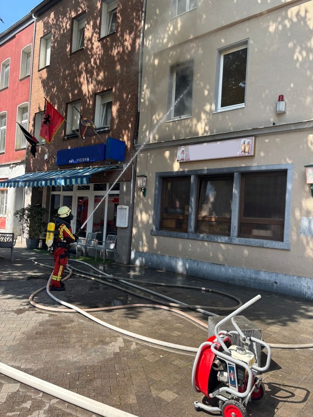 FW Düren: Zimmerbrand in Düren-Nord
