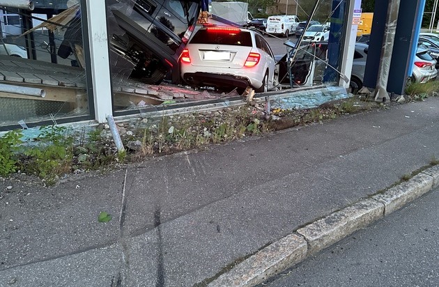 POL-KN: (St. Georgen im Schwarzwald / Schwarzwald-Baar-Kreis) Nachtragsmeldung - 15-Jährige entzieht sich Verkehrskontrolle und verursacht schweren Verkehrsunfall (23.05.2025)