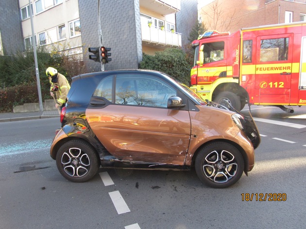 POL-ME: Zwei Schwerverletzte bei Verkehrsunfall - Ratingen - 2012094