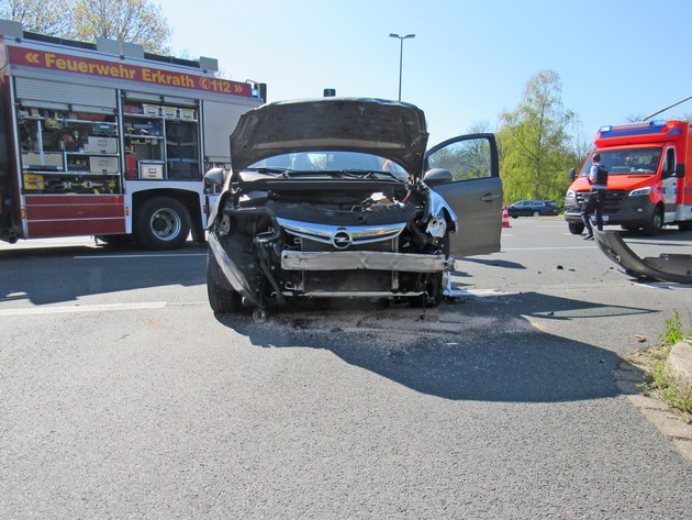 POL-ME: Fünfstelliger Sachschaden nach Verkehrsunfall - Erkrath - 2104111