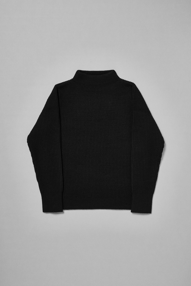 Die Faser der Zukunft / Am 10. November hat das technische Bekleidungslabel Goldwin aus Japan einen minimalistischen Sweater gelauncht, der aus dem biobasierten Material "Brewed Protein" besteht.