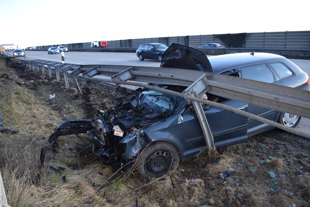 POL-HI: Verkehrsunfall auf der A 7 mit zwei verletzten Personen