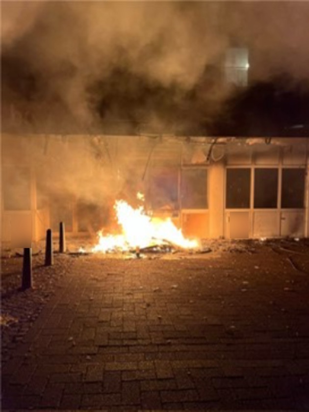 POL-DU: Neumühl: Brand eines Mehrfamilienhaus mit Geschäft - Zeugensuche