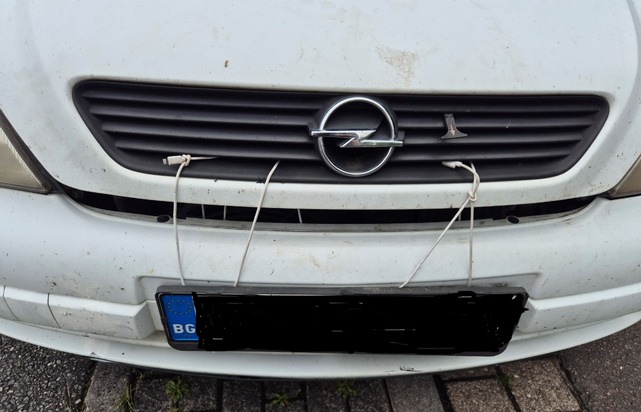 POL-SE: Horst - A 23 - Verkehrsunsicheres Fahrzeug sofort nach Kontrolle aus dem Verkehr gezogen