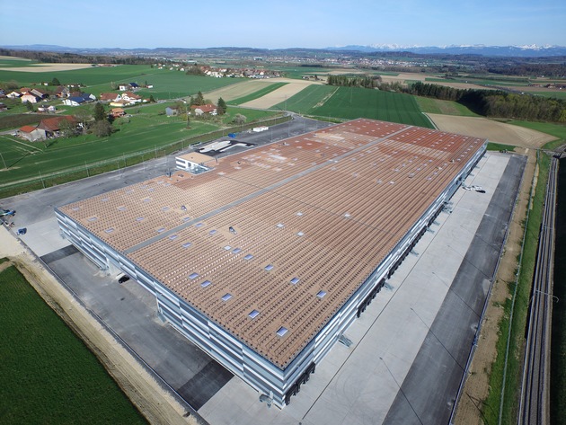 Lidl Schweiz eröffnet zweites Warenverteilzentrum - Ein Arbeitsplatz für Übermorgen