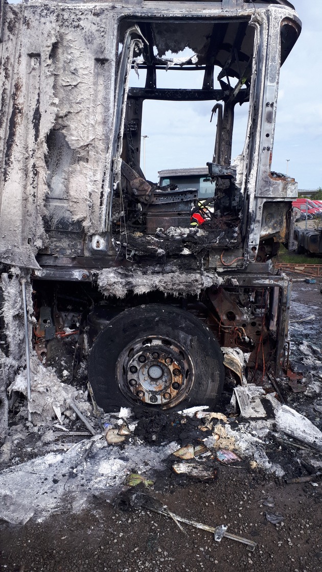 FW-ROW: LKW Brand endet glimpflich - Feuerwehr verhindert Schlimmeres