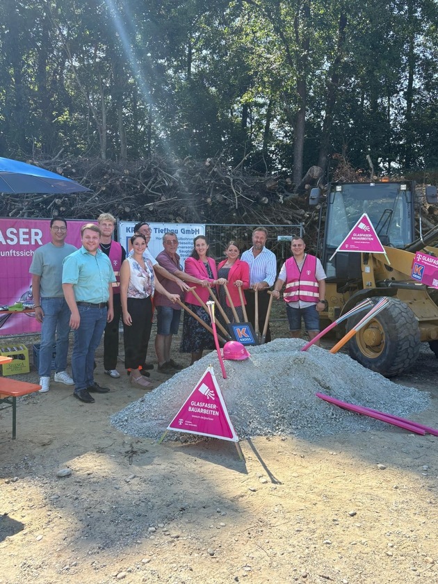 Telekom startet Glasfaserausbau in Heldenstein