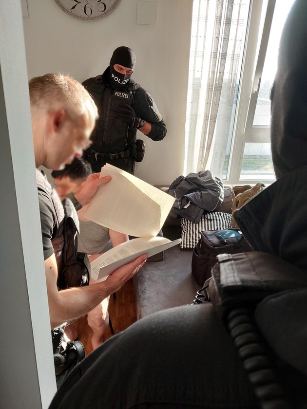 BPOLD-BBS: Urkundenkriminalität - Bundespolizei nimmt Fälscherring in Hamburg hoch und verhaftet vier Bandenmitglieder
