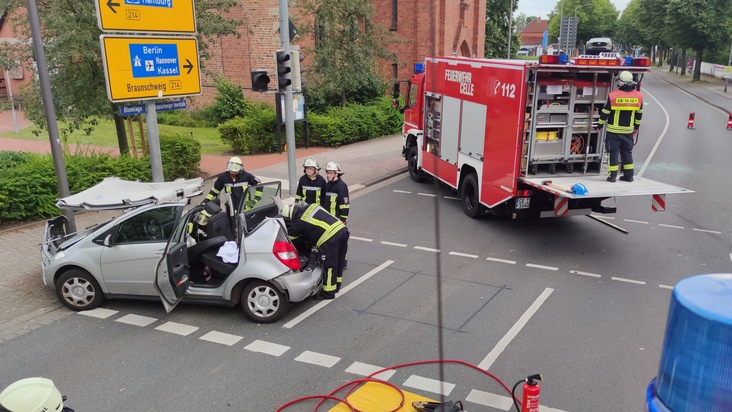 FW Celle: Verkehrsunfall mit sechs betroffenen Personen in Celle