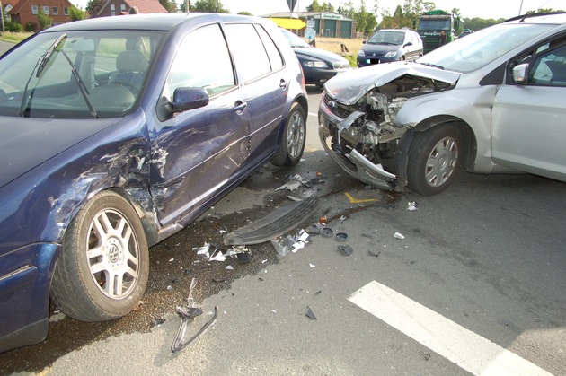 POL-STH: Verkehrsunfall in Sachsenhagen, zwei Leichtverletzte