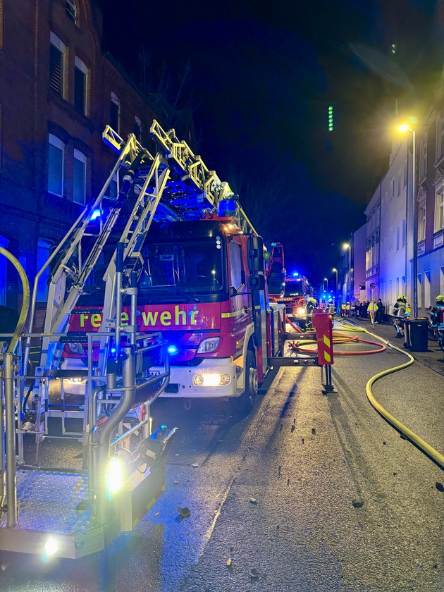 FW-GE: Dachstuhlbrand im Stadtteil Neustadt in Gelsenkirchen