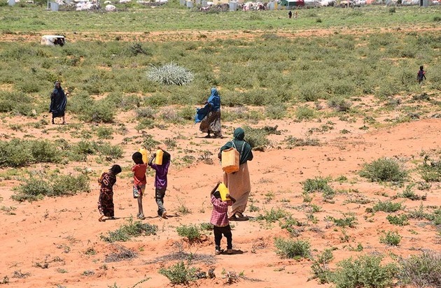 SOS-Kinderdörfer weltweit e.V.: Mädchen und Frauen überproportional von Armut bedroht / SOS-Kinderdörfer zum Gedenktag am 17. Oktober