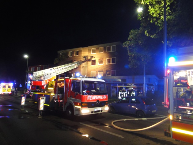 FW-NE: Zwei tote Hunde bei Wohnungsbrand